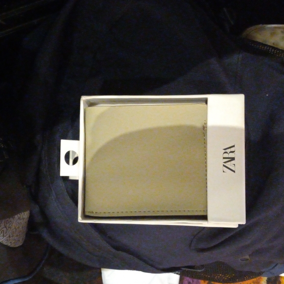 Maison Article basketball shorts,two Wallets,cellphone case,and perfume - Picture 2 of 10